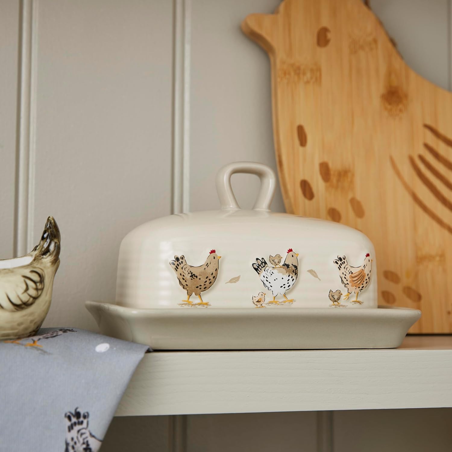 Hen House Lane Butter Dish | British Designed Farmhouse Kitchen Storage | Embossed Stoneware with Ribbed Body | Rustic Countryside Style | Dishwasher & Microwave Safe