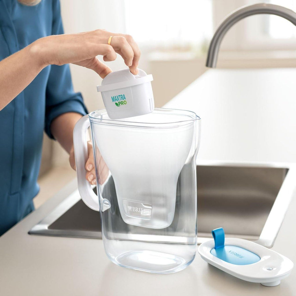 BRITA Style Eco Green Water Filter Jug (2.4 L) Including 1 Maxtra Pro All-in-1 Cartridge - Sustainable Water Filter in Modern Design to Reduce Limescale, Chlorine, Lead & Impurities