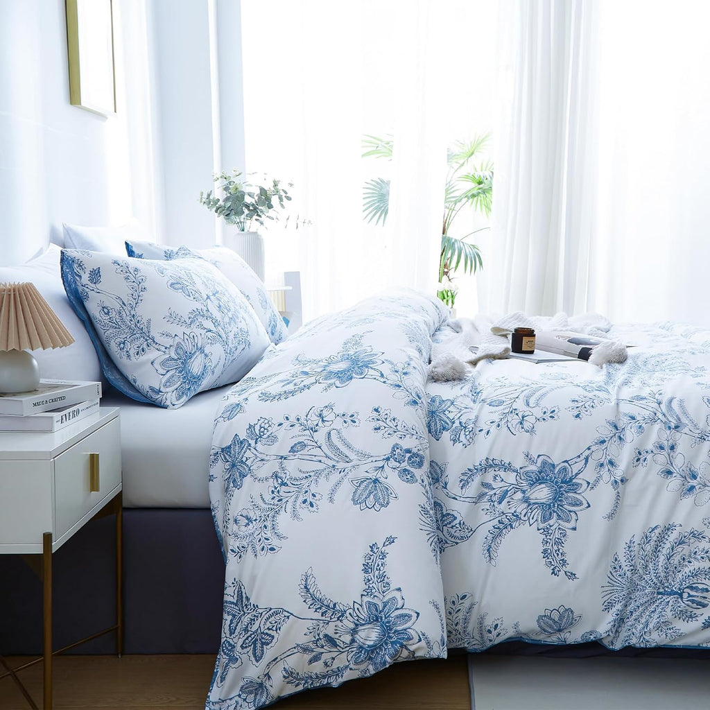 BOLINLIVING Floral Duvet Cover Queen Size 3 Pieces, Flower Duvet Cover with 2 Pillow Shams, Soft Floral Bedding Set White and Blue for All Season, Breathable, Zipper Closure, Queen(90''x90'')