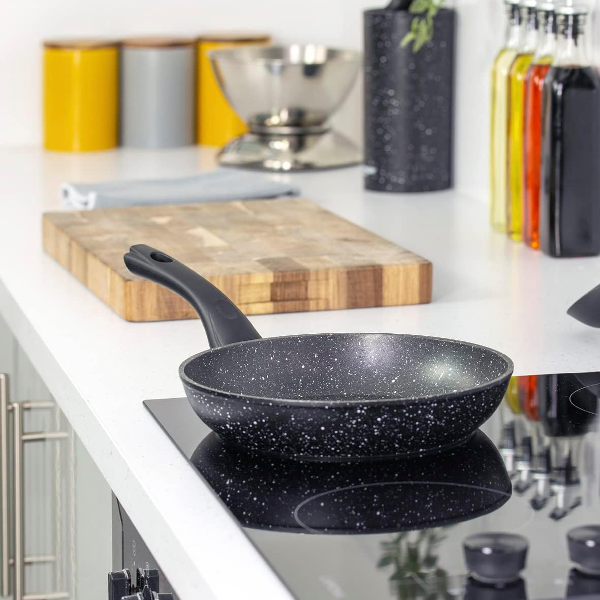 67080 Classic 28cm Frying Pan/Non-Stick Coating/Cool Touch Handle/Suitable for Induction, Electric and Gas Hobs/Black Colour