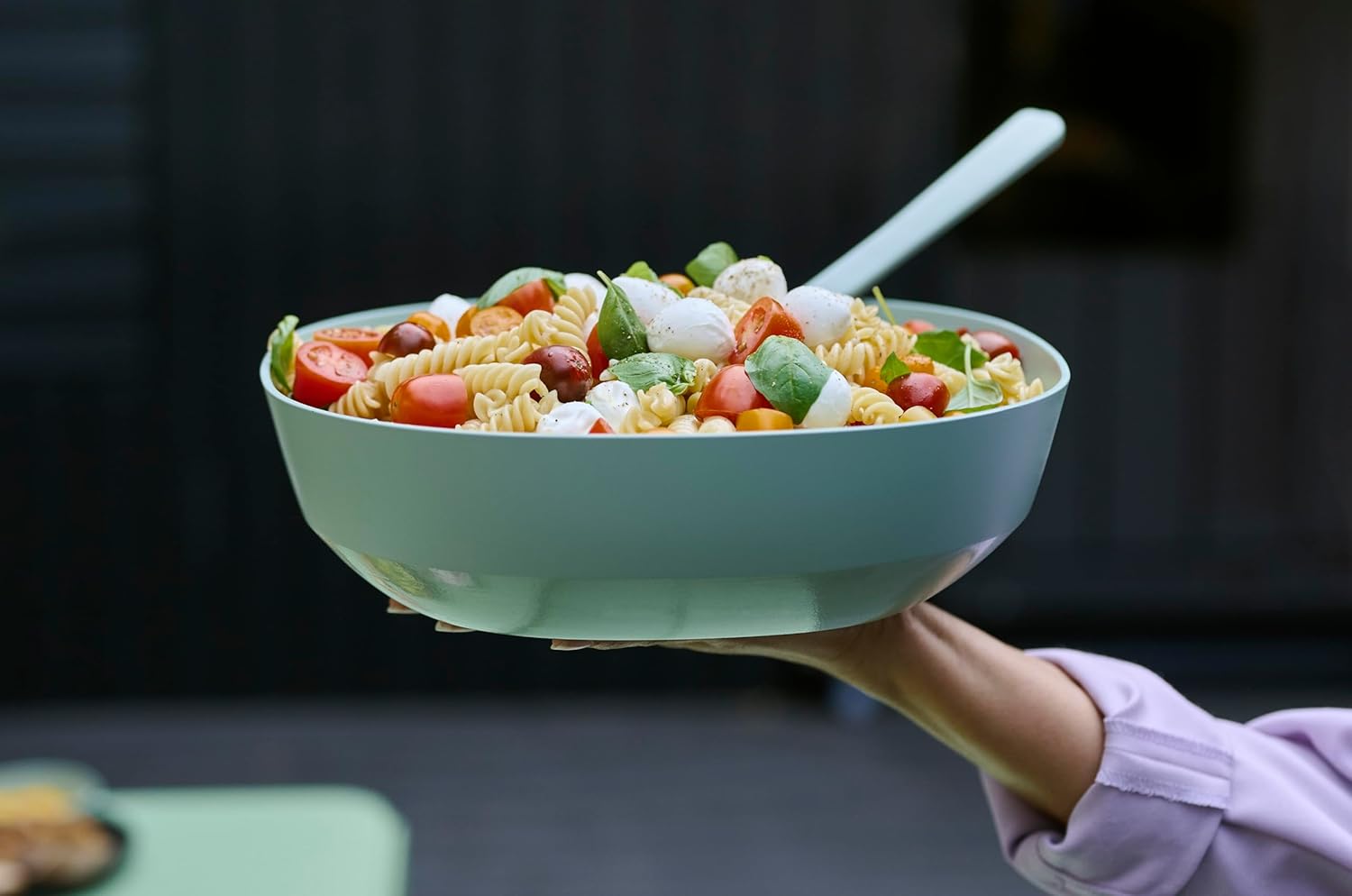 Serving Bowl with lid Silueta - Dishwasher & Microwave Resistant - Salad Bowl - Tapas Bowls - Tableware - 5000 ml - Nordic White