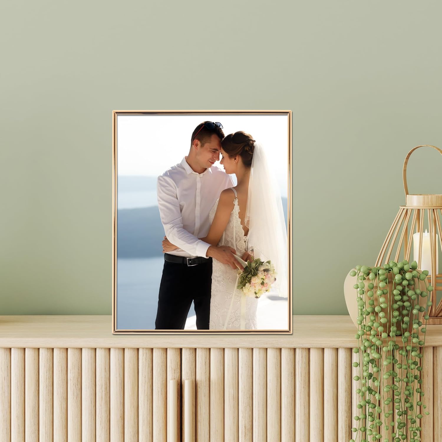 Lawrence Frames 8W x 10-Inch H Simply Gold Metal Picture Frame (670080)
