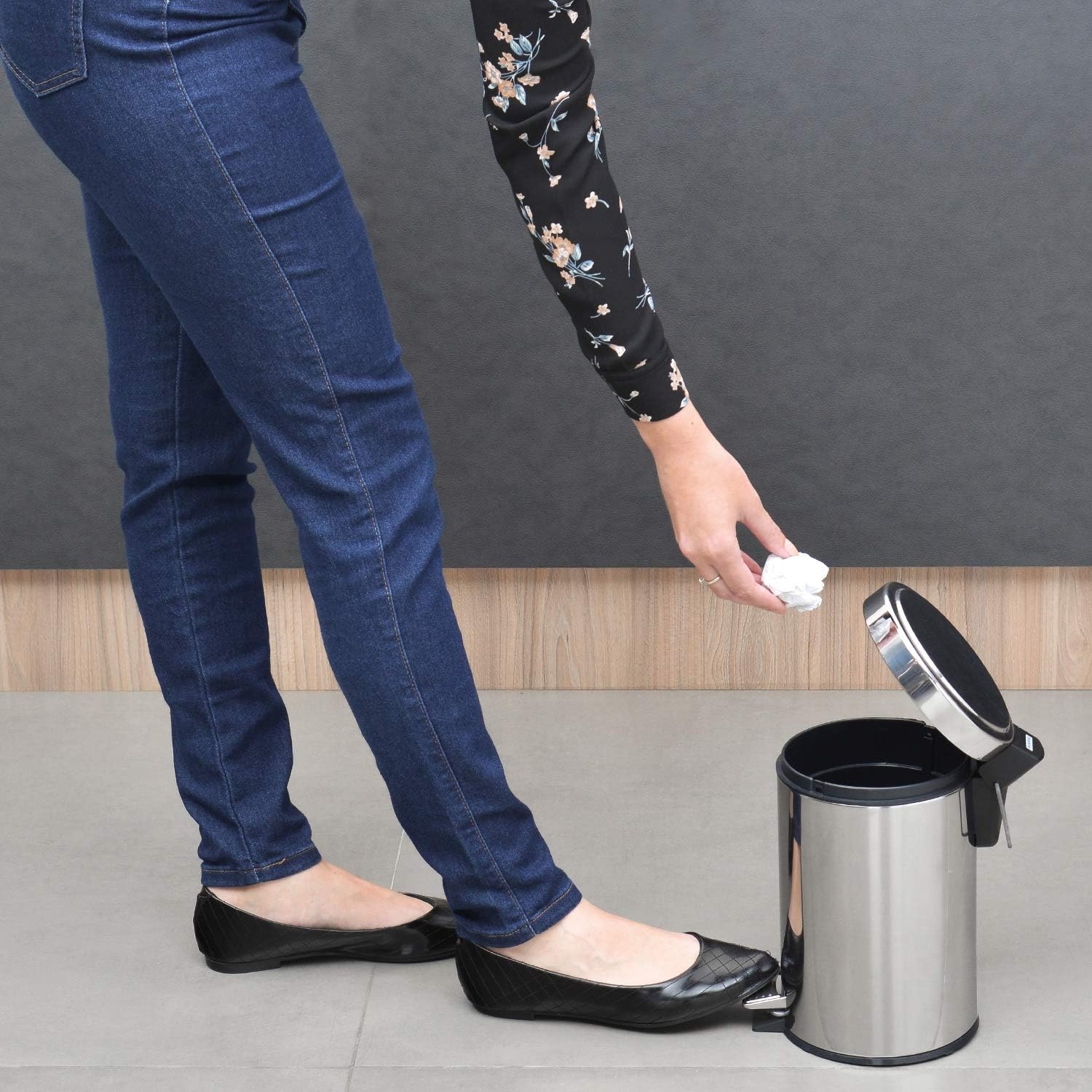 3L Pedal Bin – Stainless Steel Bathroom Bin with Lid, 17 cm Diameter x 27 cm Height, 94538103