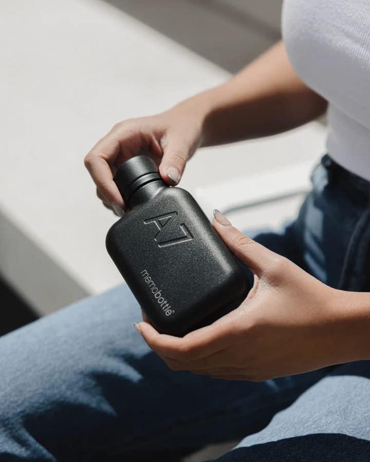A7 Stainless Steel - 8oz / 250ml - Flat water bottle designed to fit in your bag - Black
