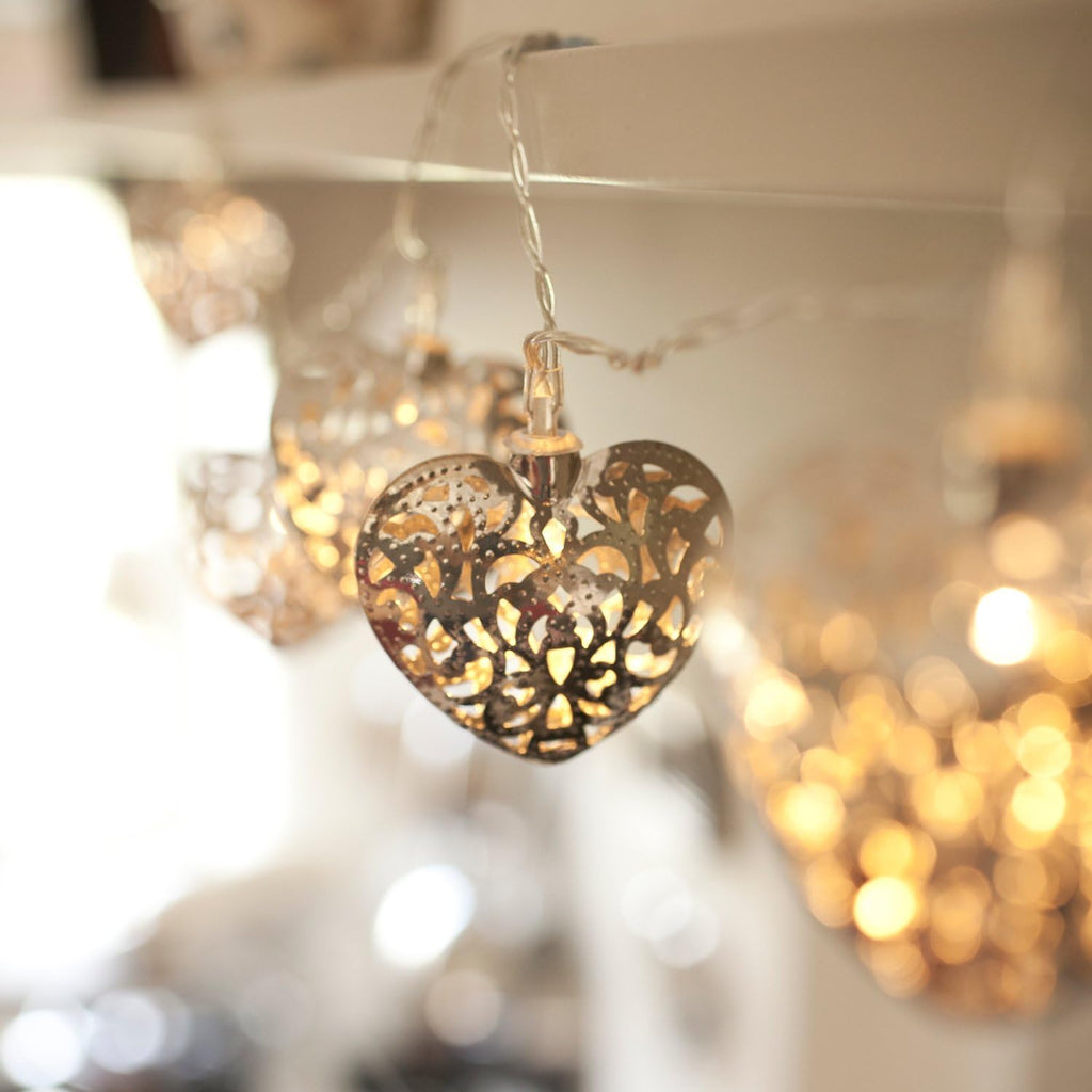 20 Warm White LED Silver Metal Filigree Heart Shaped String Fairy Lights Plug in Indoor Use 2.85m