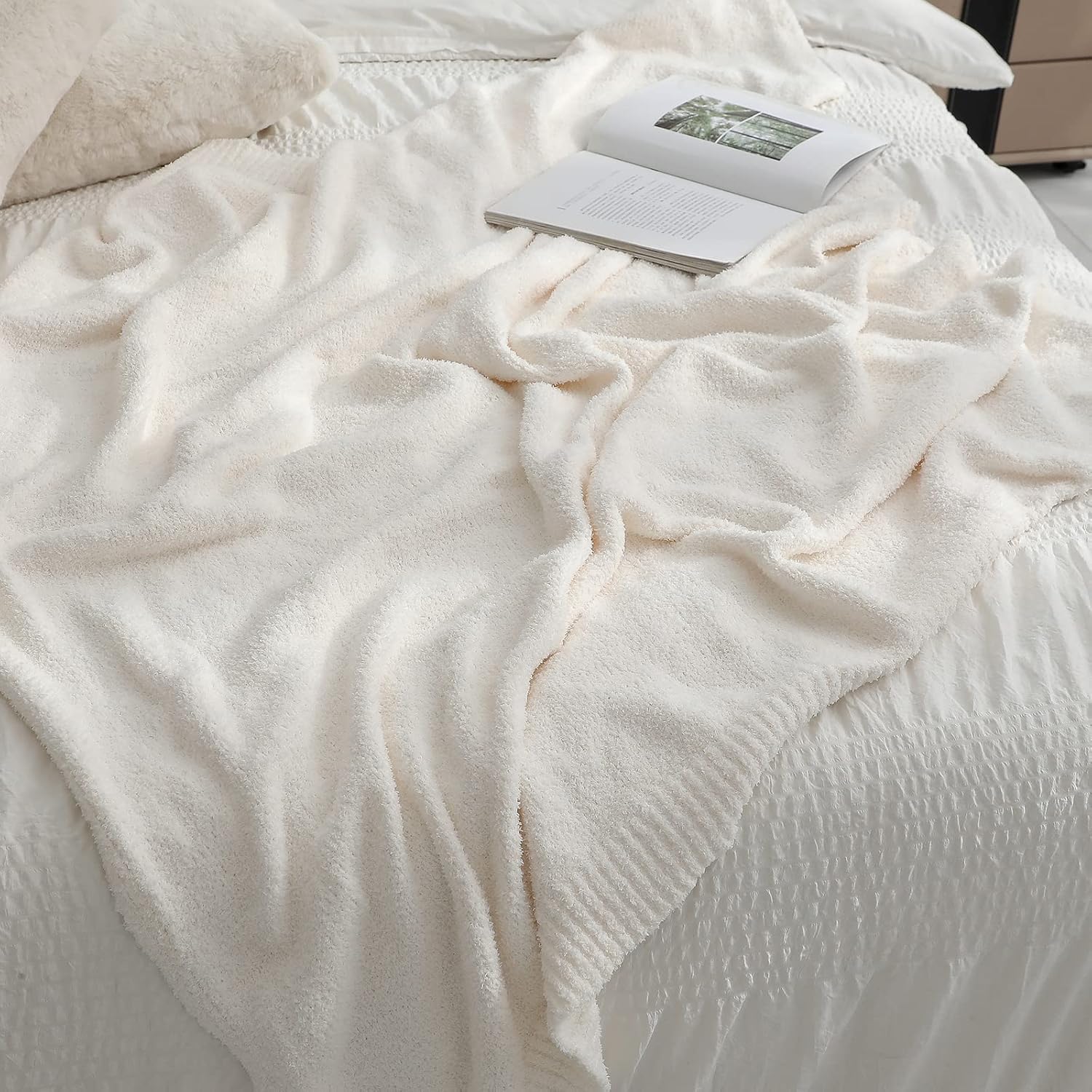 bearberry Super Soft Fluffy Throw Blanket Lightweight Cozy Warm Throw Blankets for Couch Bed Sofa All Season(Cream, 50”x60”)