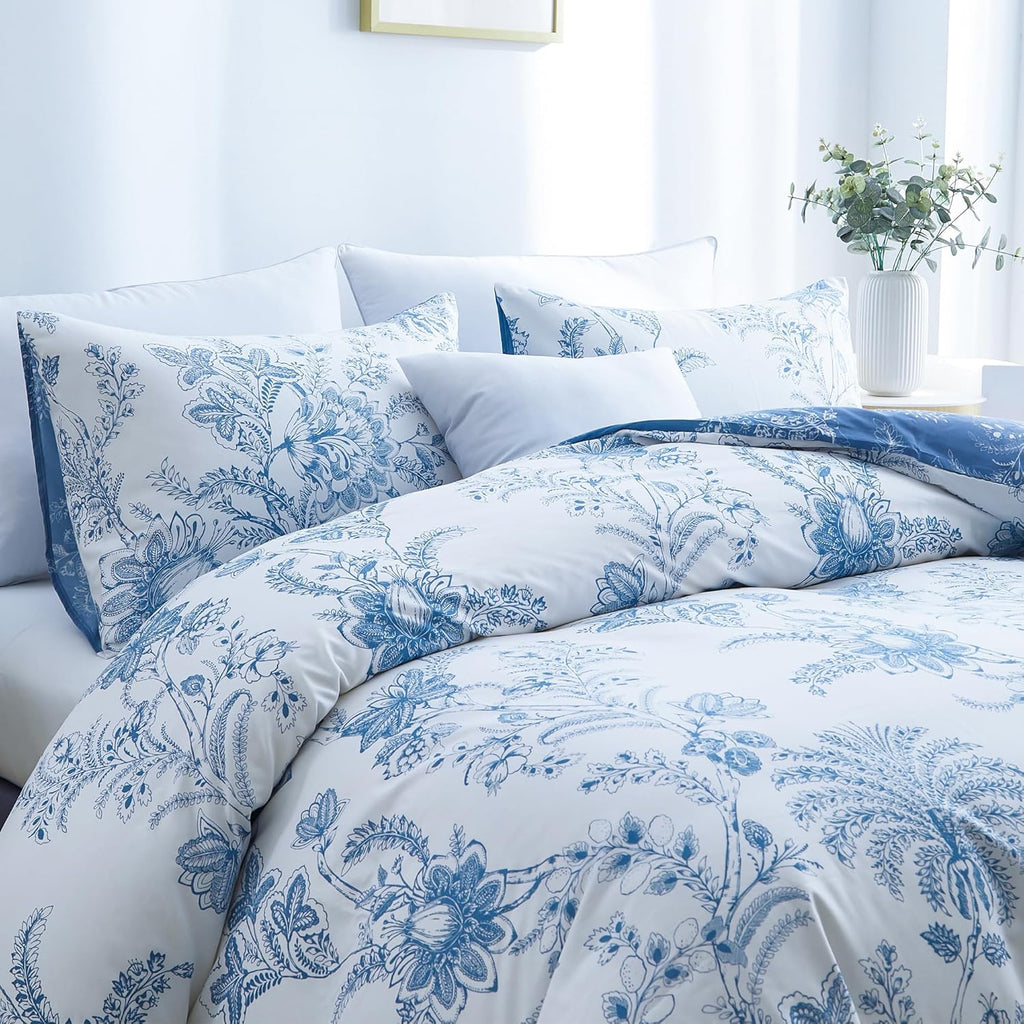 BOLINLIVING Floral Duvet Cover Queen Size 3 Pieces, Flower Duvet Cover with 2 Pillow Shams, Soft Floral Bedding Set White and Blue for All Season, Breathable, Zipper Closure, Queen(90''x90'')