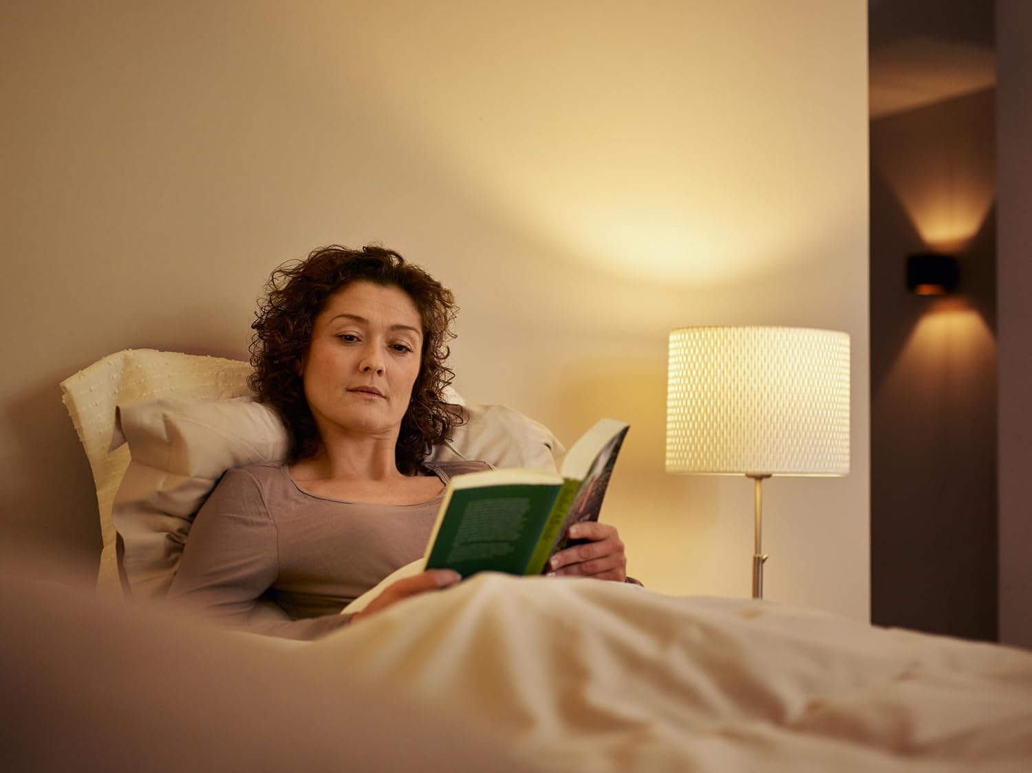 LED Premium Frosted G93 Globe Light Bulb [E27 Edison Screw] 7W - 60W Equivalent, Warm White (2700K), Non Dimmable Secondary image