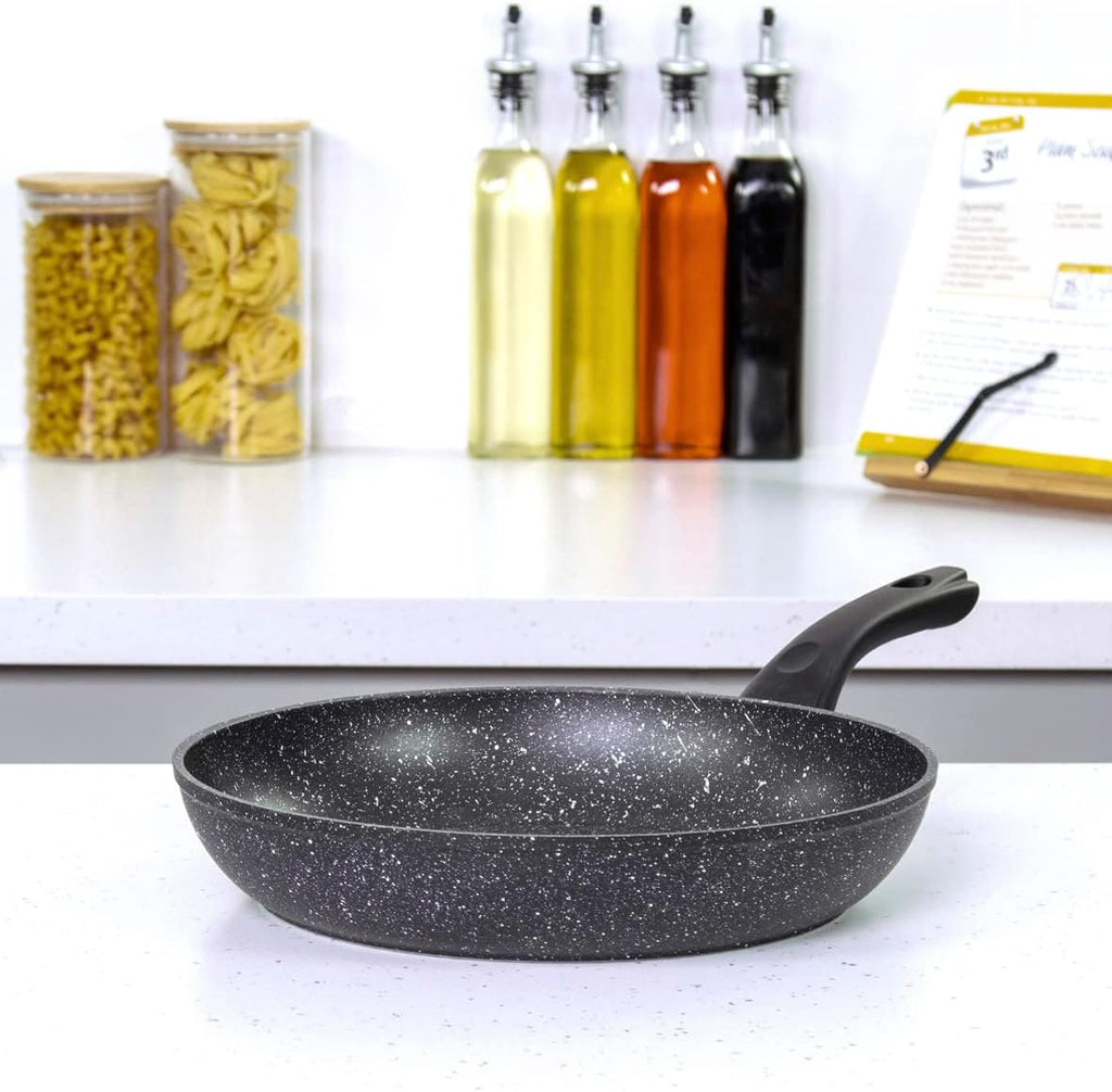 67090 Classic 26cm Frying Pan/Non-Stick Coating/Cool Touch Handle/Suitable for Induction, Electric and Gas Hobs/Black Colour