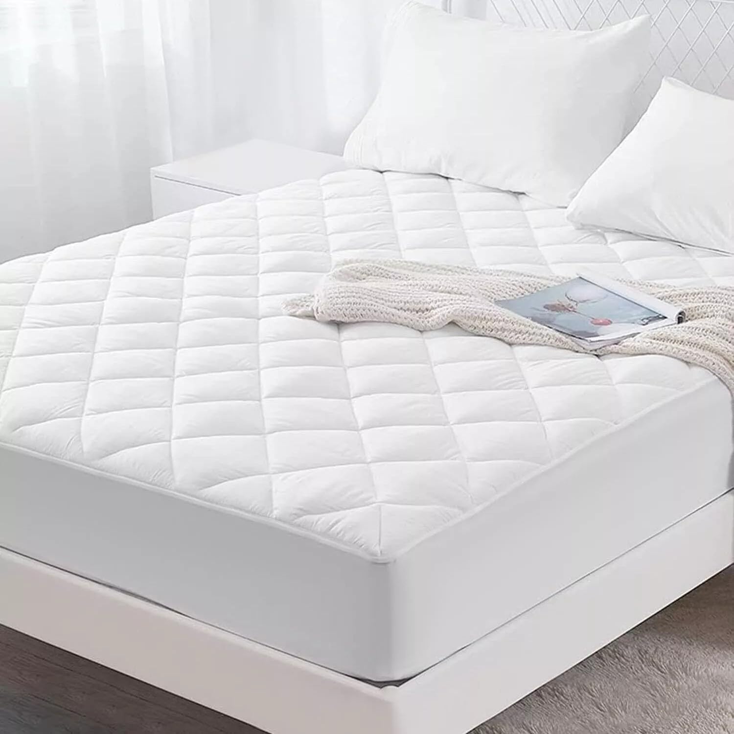 Imperial Rooms King Size Mattress Protector 30cm Deep Fitted Stretch Skirt Mattress Cover– Adjustable Mattress Pad Shrink Resistant Anti-Allergy Quilted Bed Cover (150 x 200 cm)