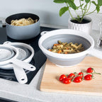 518406 Pop & Store 2 Pack Collapsible Food Colander with Handle, Set Includes 16.5cm & 24cm, White and Grey, Plastic