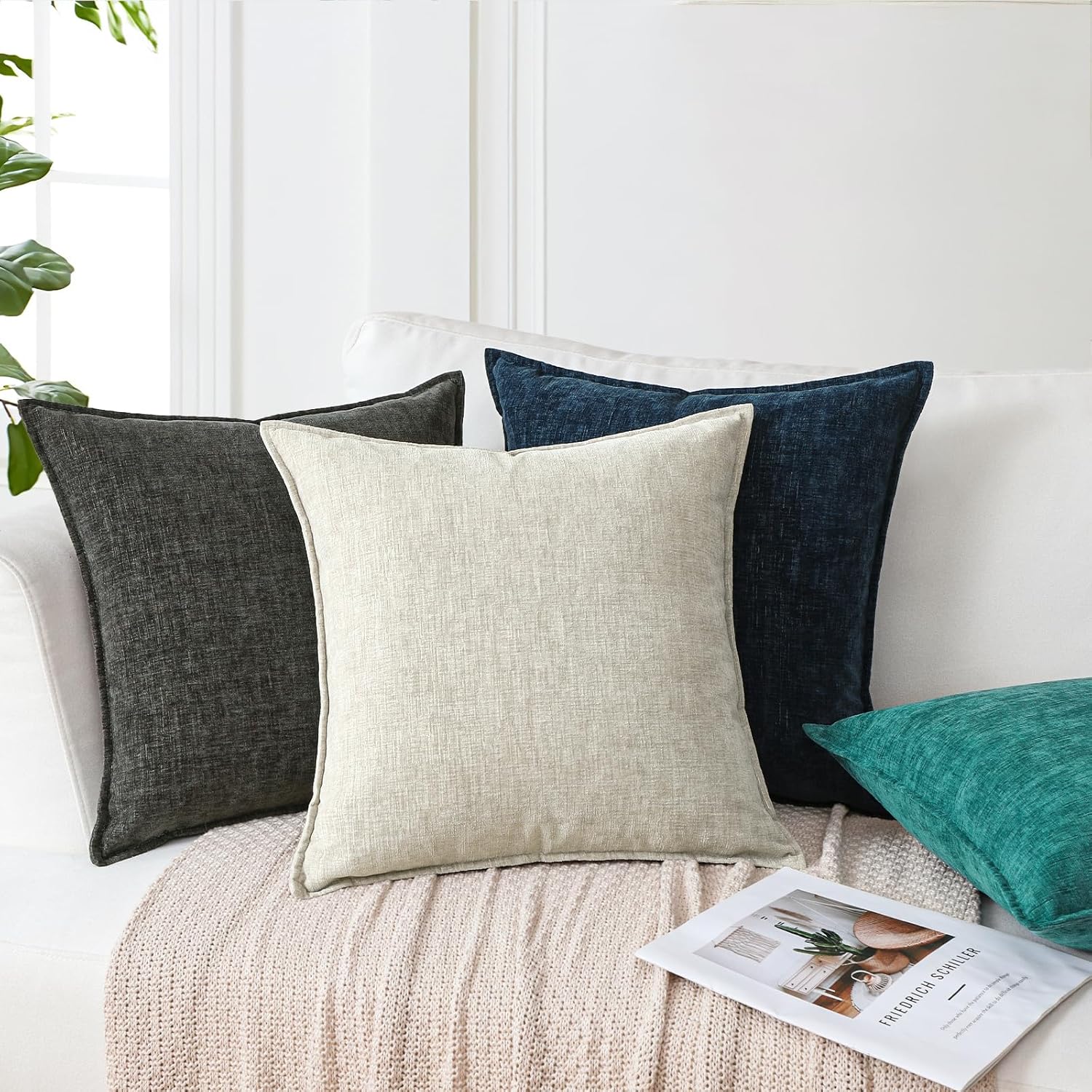 Sungeek Set of 2 Soft Chenille Cushion Covers 45x45cm Square Decorative Throw Pillow Covers with Stitched Edge Solid Dyed Pillow Cases Covers for Home Decor Couch Sofa Bed Living Room, Navy Blue