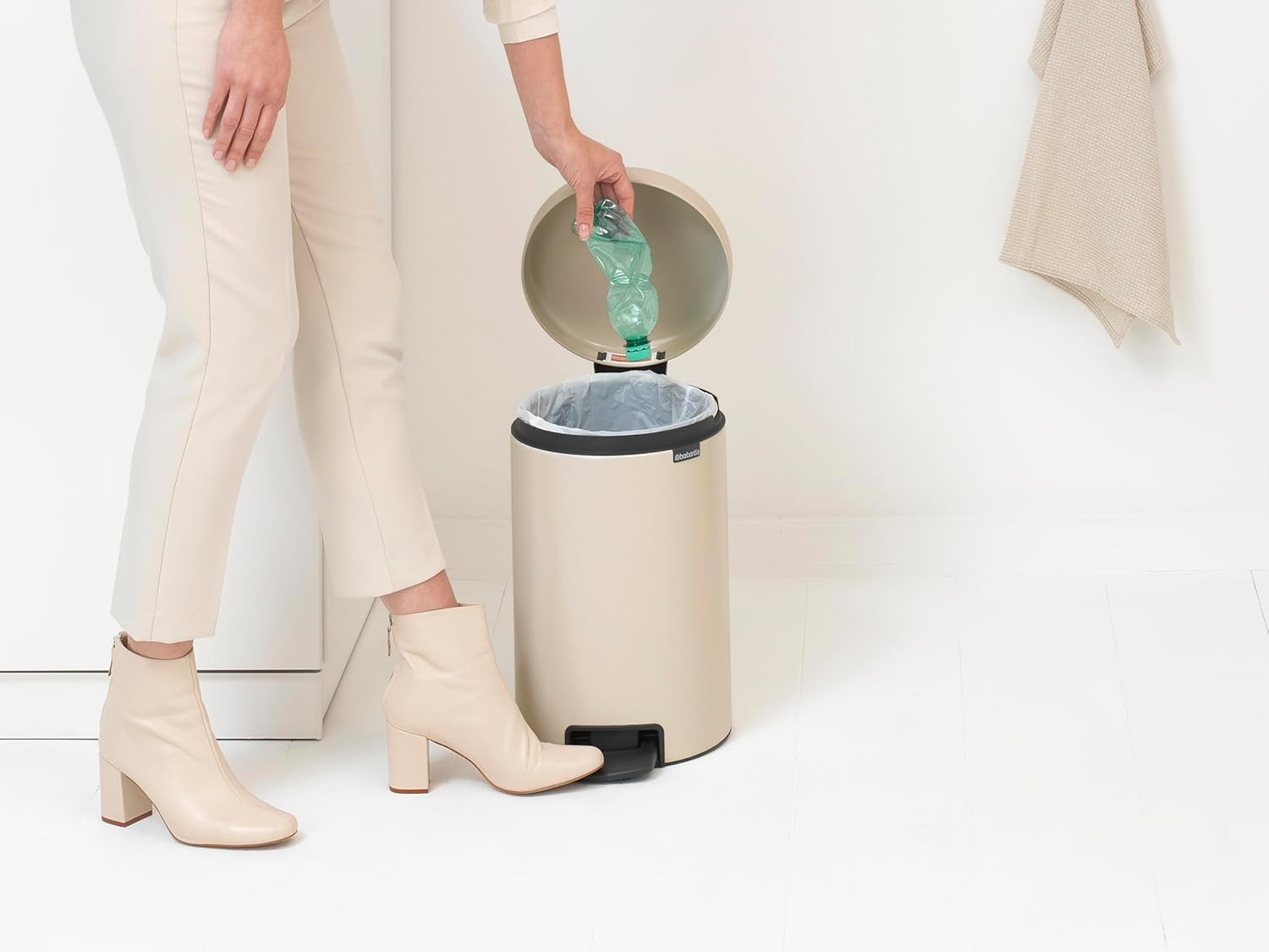 Brabantia - NewIcon Pedal Bin 12L - Medium Waste Bin for Kitchen or Bedroom - Soft Closing Lid - Light Pedal Operation - with Removable Inner Bucket - Non-Slip Base - Soft Beige - 25 x 34 x 41 cm