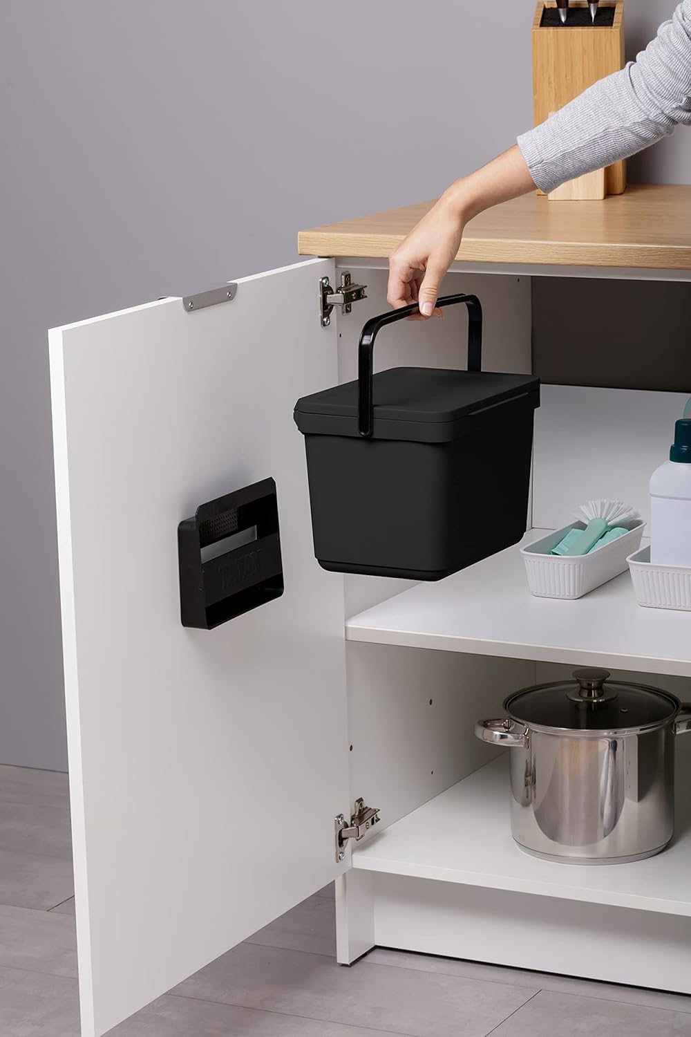 Kitchen Food Waste Caddy 6L | Organic Bin Smart With Support Bracket and Screws Included | Compact and Functional Design | Made from 100% Recycled Materials | 26.5x20.5x18.5 cm, Colour Black