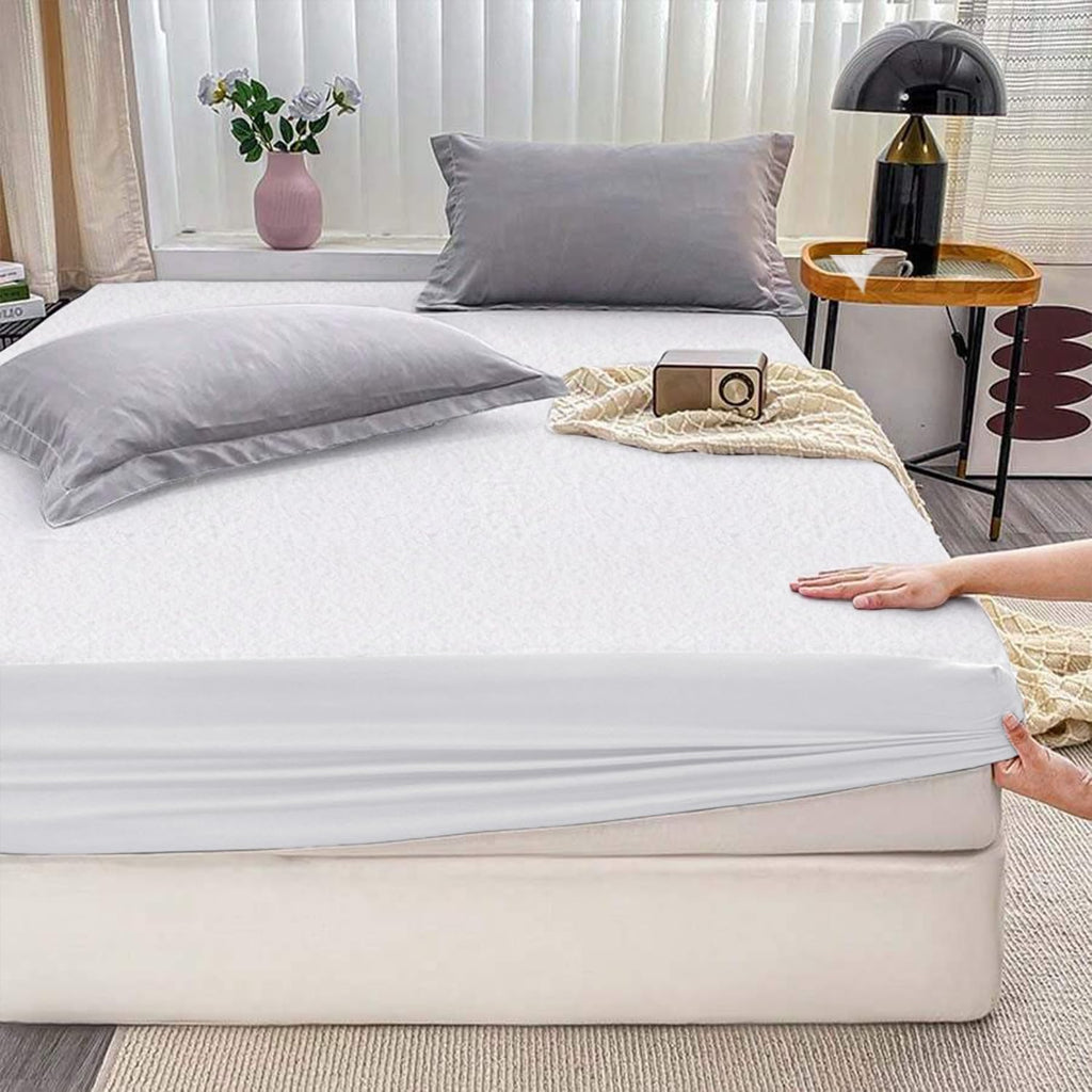 Waterproof Mattress Protector Double Bed with Deep 30cm Pocket- 100% Poly-Cotton with All around Elasticity Super Soft & Noiseless Hotel Quality Bed Topper (137 × 190) cm