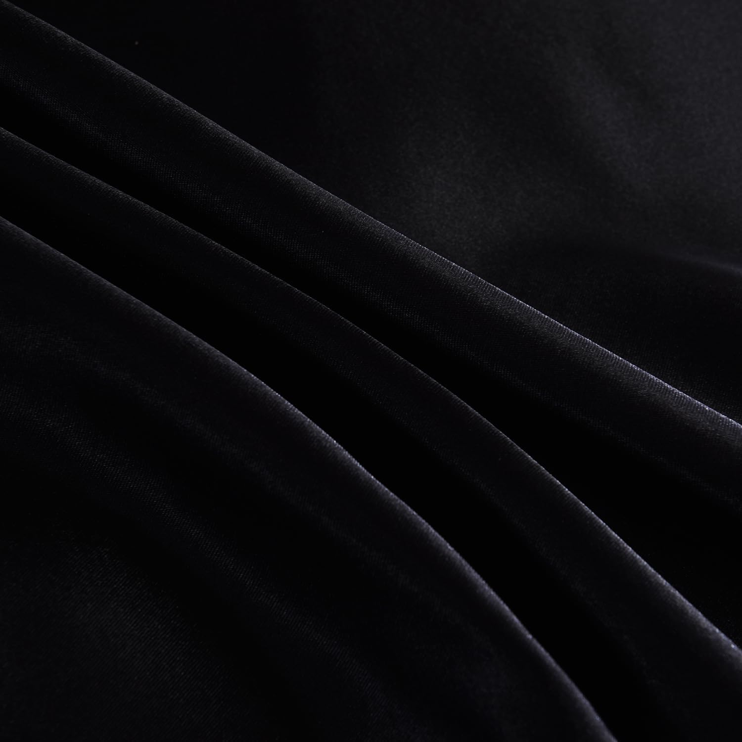Satin Silk Complete Bedding Set - 6 PCS - Fitted sheet, Duvet Cover, 4 Pillow Cases. Color - Black Size - King