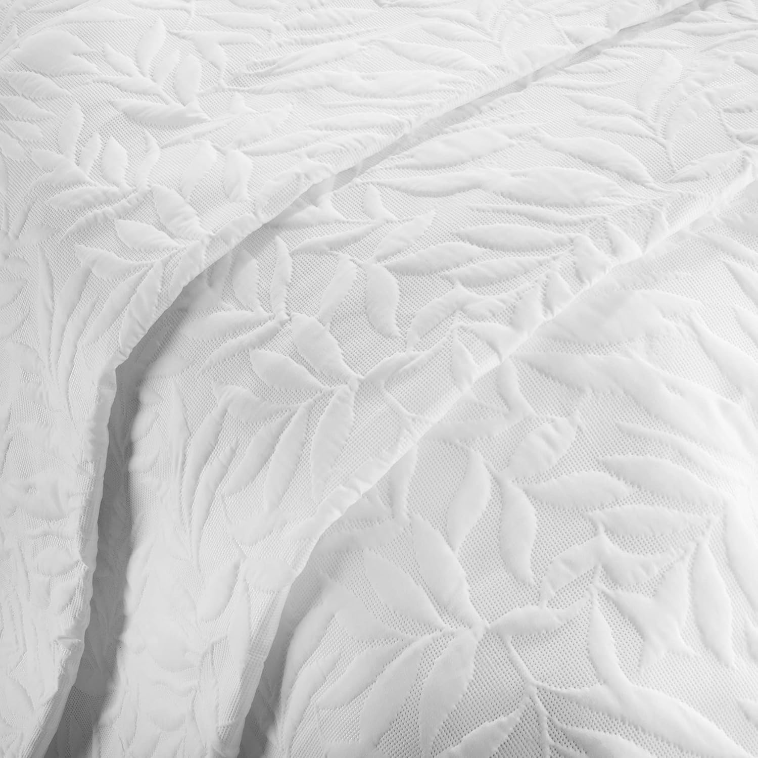Serene - White Leaf Embossed Bedspread (230cm X 200cm) - Soft Touch - Microfibre - Leaf/Leaves Embroidery Quilted Bedspreads - White Floral Blanket/Bed Cover for Bed - Luana Collection Secondary image