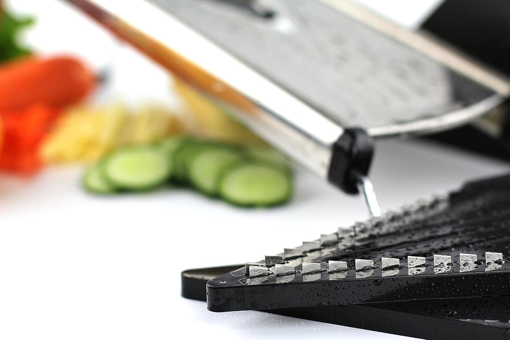 Mandoline Vegetable Slicer, Mandolin Slicer V Blade Cutter, Julienne and Food Grater. Great for Onions, Potatoes and Tomatoes. Includes 6 Inserts, and Cut Proof Gloves. Stainless Steel