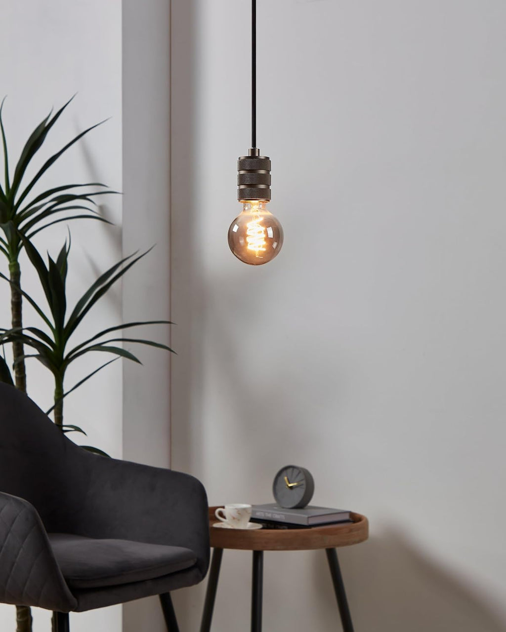 Dimmable E27 LED globe, vintage spiral filament light bulb, Edison lamp for retro lighting, 4 watt, 100 lumen, warm white glow, black transparent, 2000k, G80, Ø 3"